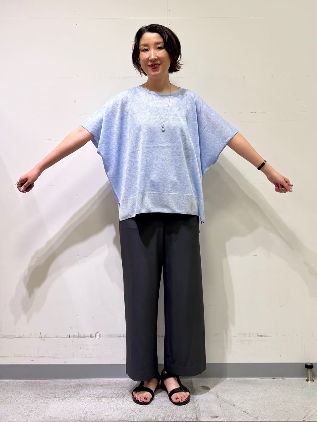 yuriさんの「INDIVI｜【UVケア／SETUP可能】エアリージョーゼット ワイドパンツ」を使ったコーディネート