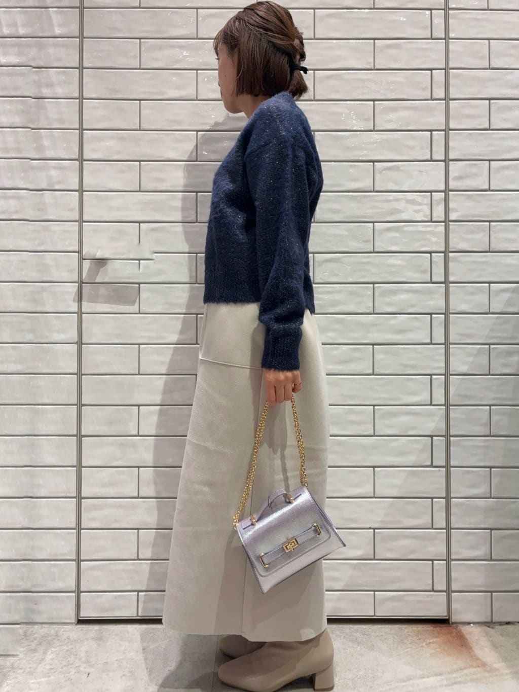 Hashiさんの「OPAQUE.CLIP｜スパンコールフェザーVネックニット【洗濯機OK】」を使ったコーディネート