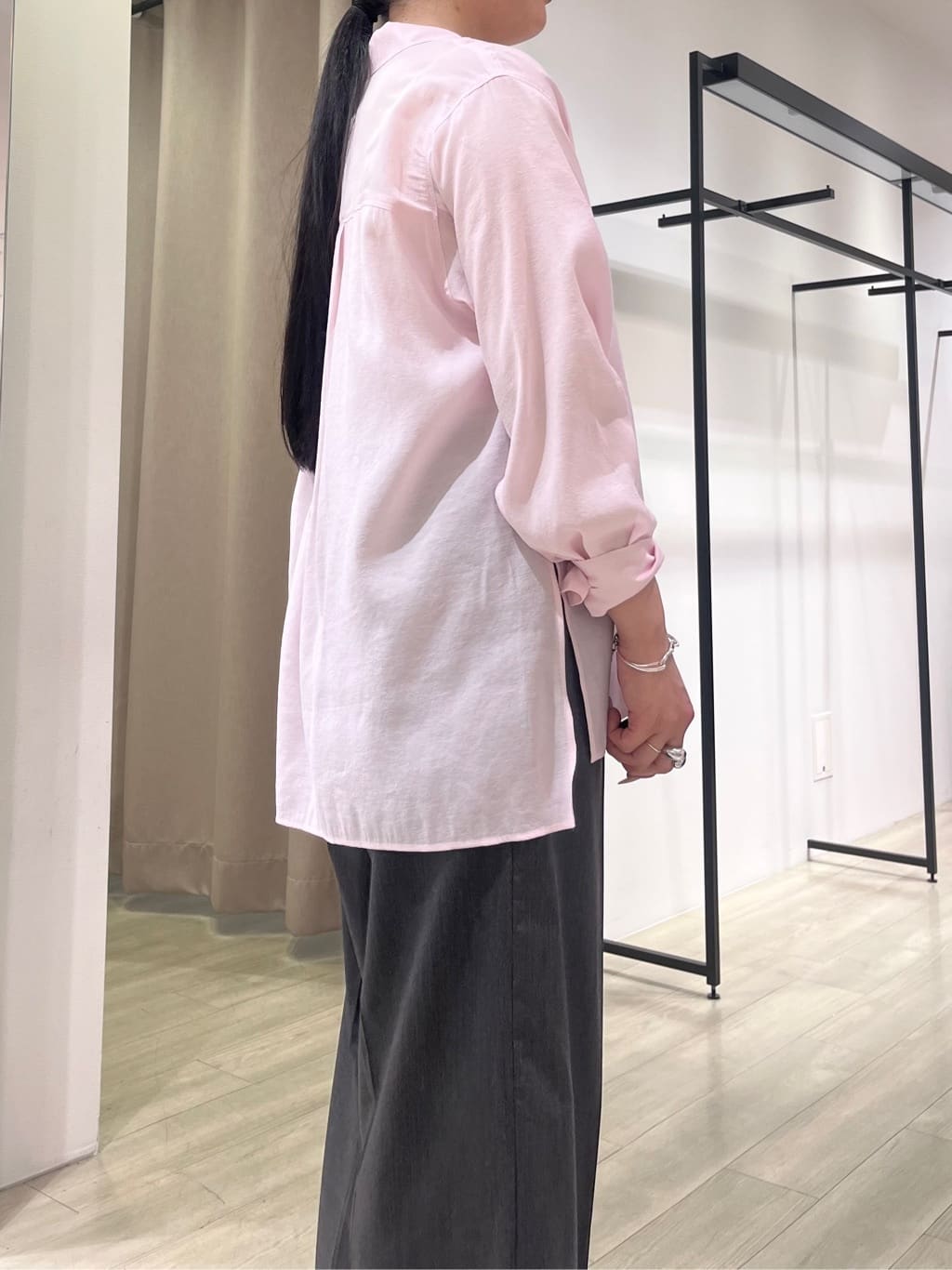 hasuさんの「INDIVI｜【体型カバー／清涼感】シアーオーバーシャツ」を使ったコーディネート