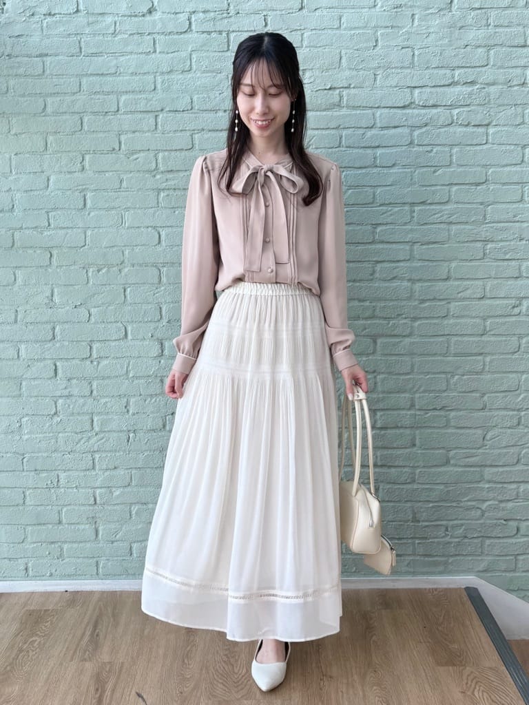 はばさんの「Couture brooch｜【ハレの日・通勤】配色タックタイブラウス」を使ったコーディネート