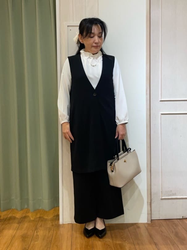 ke-yさんの「SHOO･LA･RUE｜【洗濯機可/セットアップ可/S-3L】きちんと楽に。カットジョーゼット ロングジレ」を使ったコーディネート