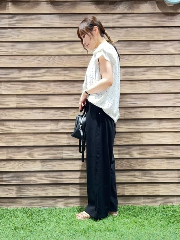 himiさんの「SHOO･LA･RUE｜【S-LL/ひんやり】きちんと見えで好印象 ドット柄デザイントップス」を使ったコーディネート