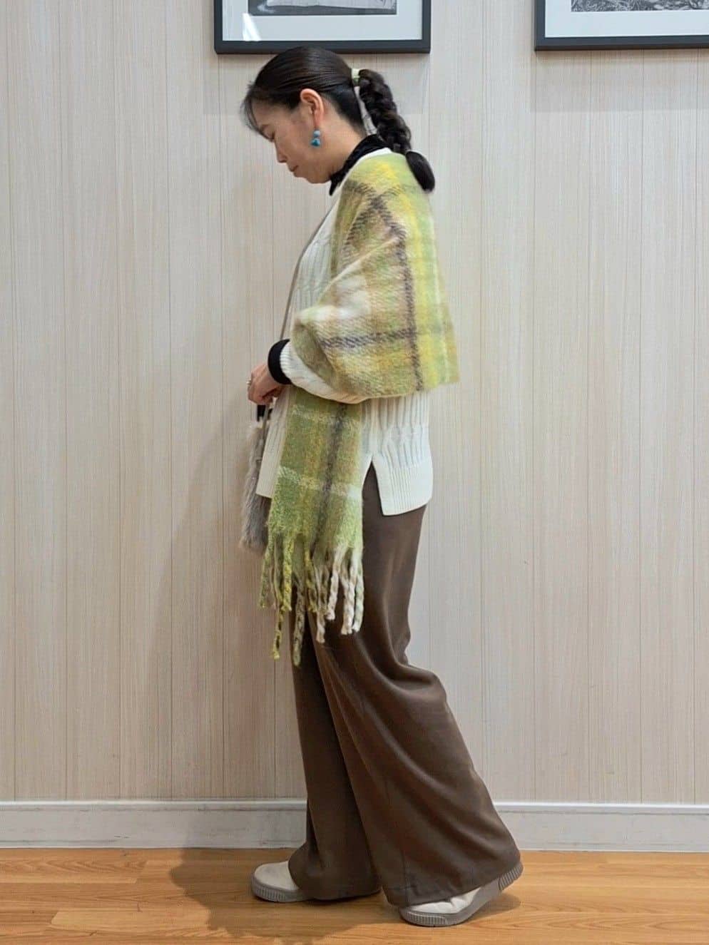 Saoさんの「SHOO･LA･RUE｜【あったか/S-LL】ゆるっとリラクシーに イージーワイドパンツ」を使ったコーディネート