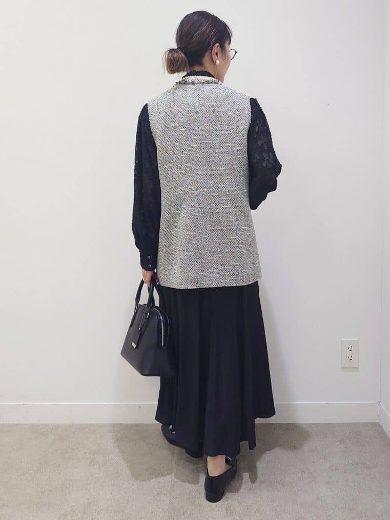 MUTSUKOさんの「UNTITLED｜【オンオフ使える】スラブツイード ジレ」を使ったコーディネート