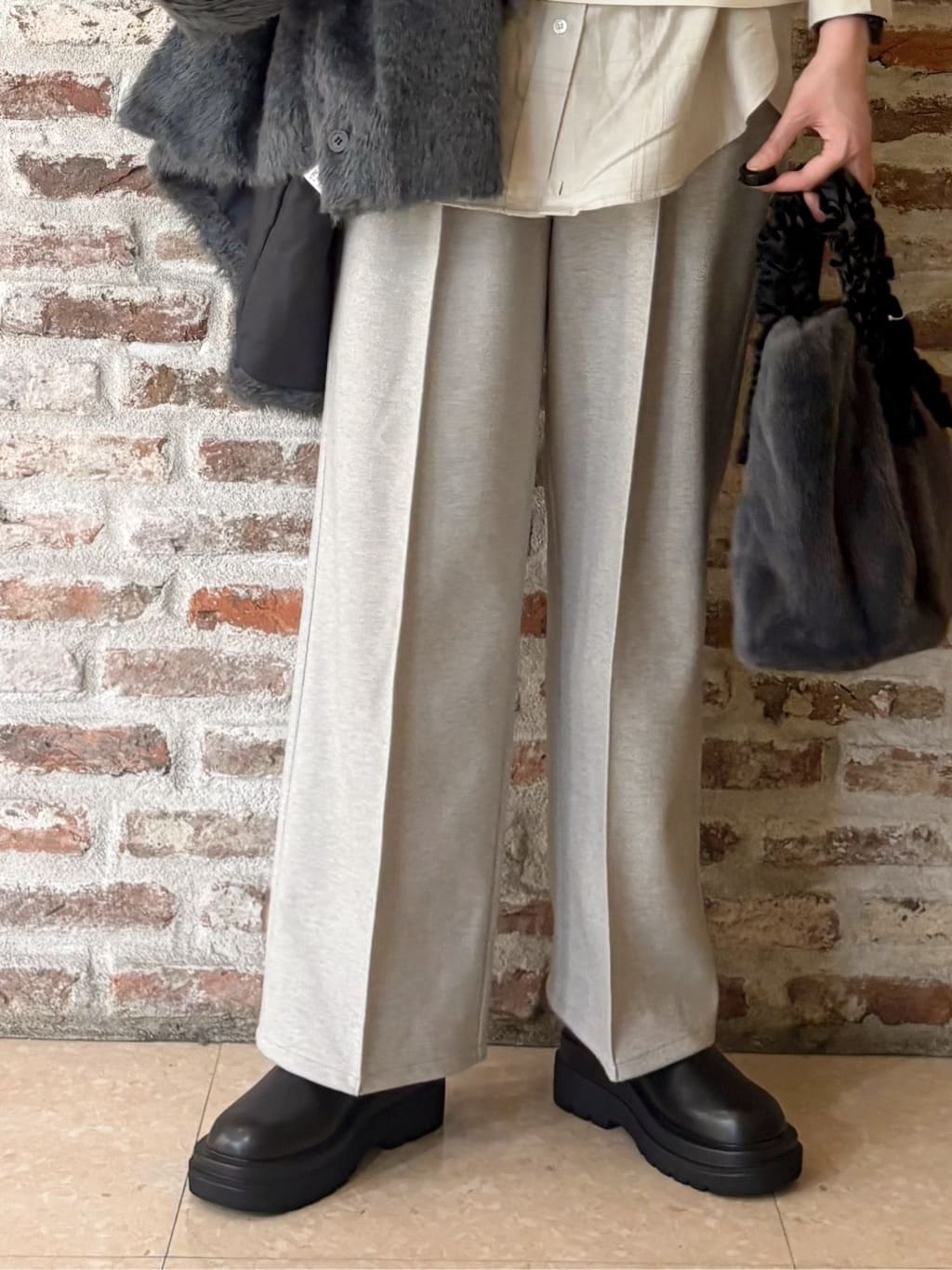 しばさんの「THE SHOP TK｜纏うだけで大人上品 シャギーチェスターハーフコート」を使ったコーディネート