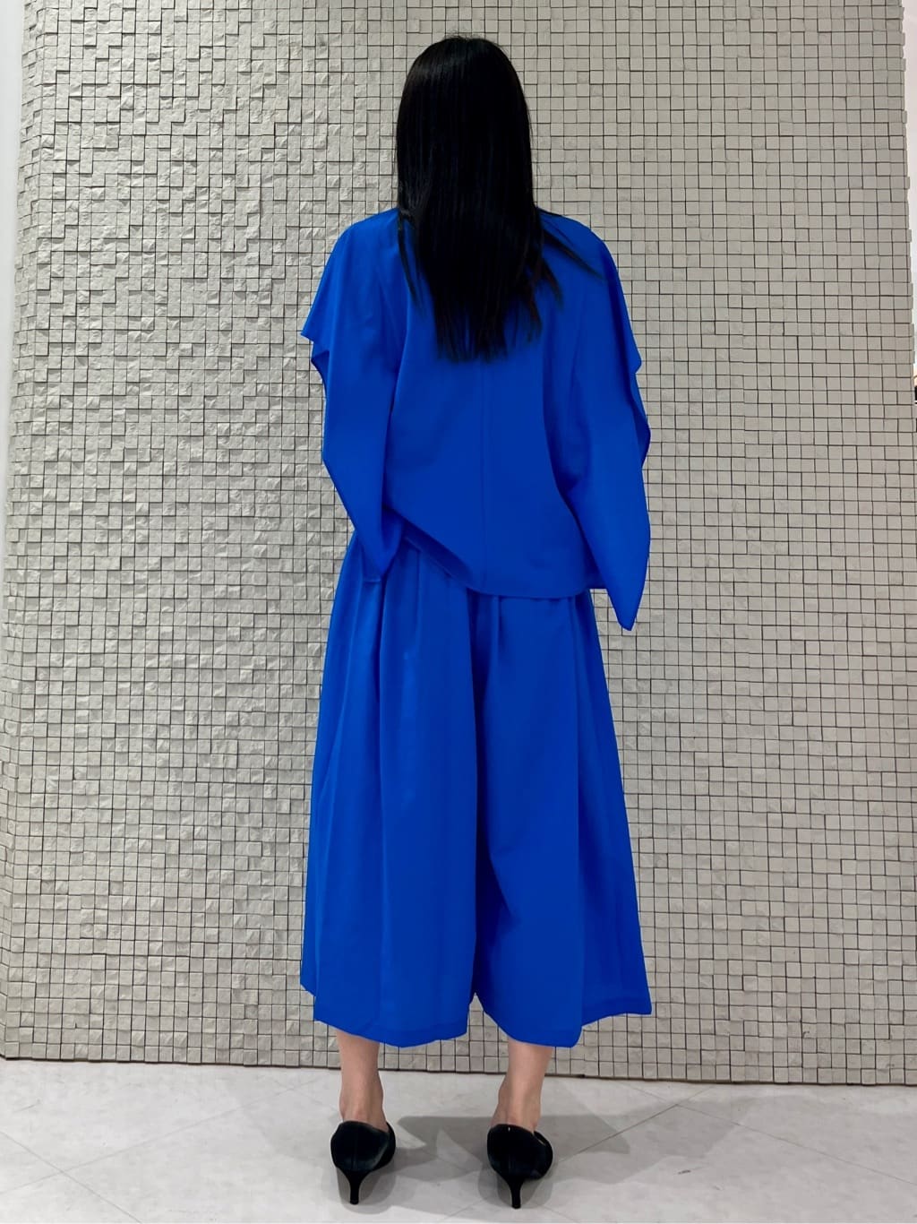 ナツキさんの「INDIVI｜【体型カバー】スクエアブラウス」を使ったコーディネート