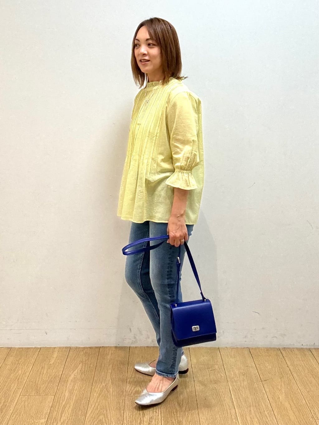 mikkoさんの「INDIVI｜【通年活躍！褒められデニム】スキニー デニムパンツ」を使ったコーディネート