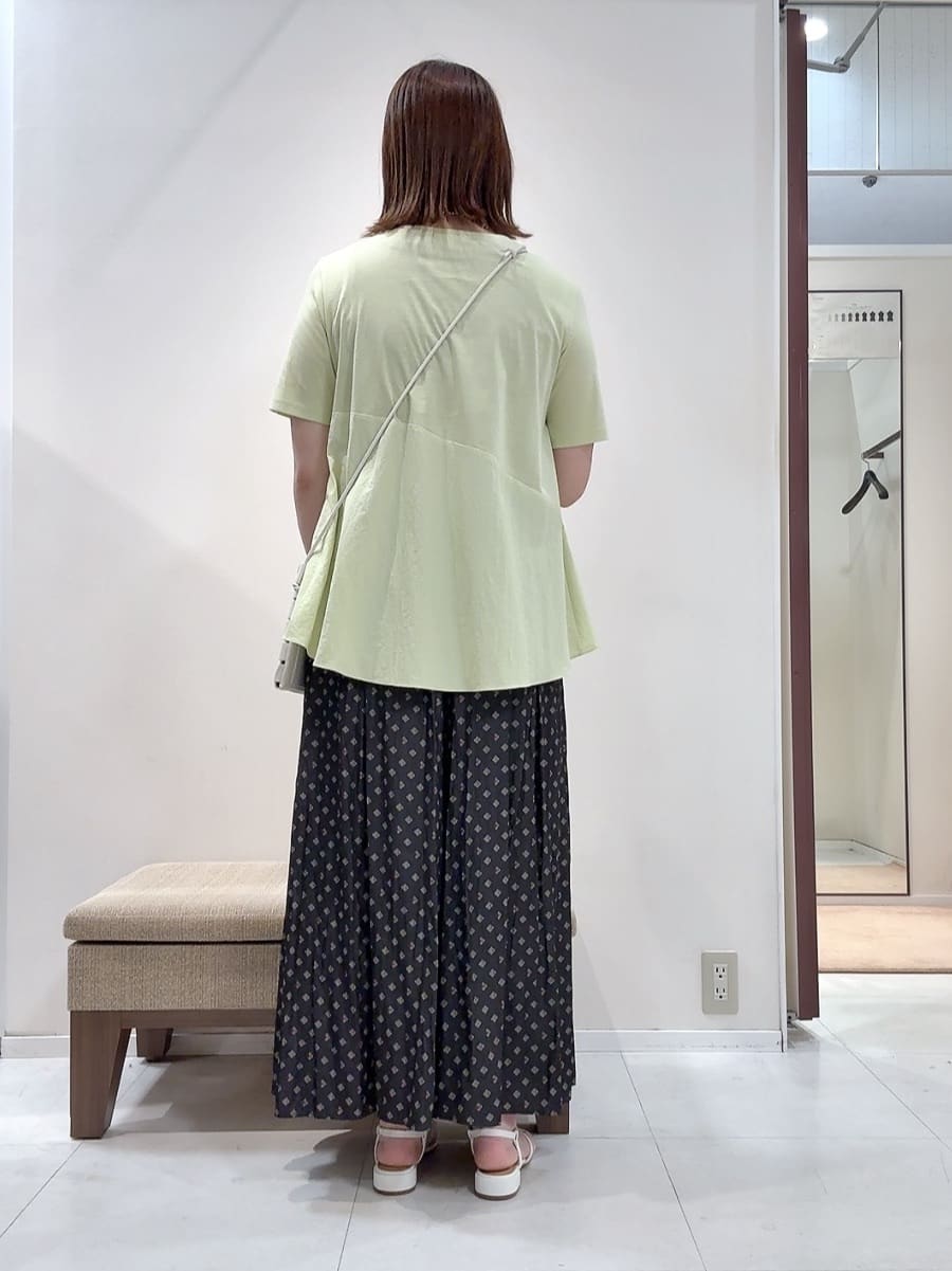 YUIさんの「UNTITLED｜【セットアップ可/ウエストゴム/リラクシー】スクエアジオメ柄スカーチョ」を使ったコーディネート