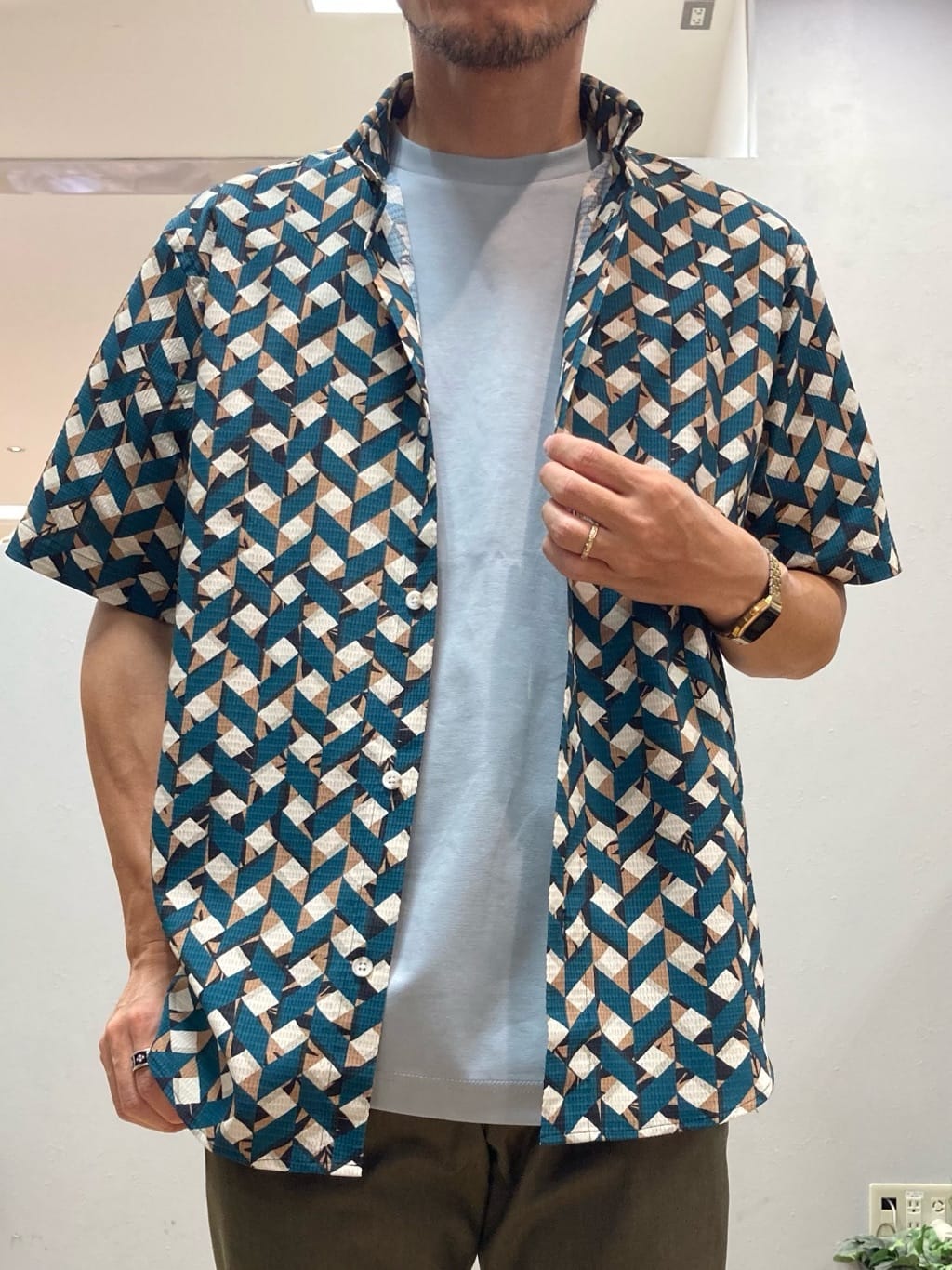 シュンさんの「TAKEO KIKUCHI｜【COOL CITY WEAR】籠目アート柄 サッカーシャツ /通気性」を使ったコーディネート