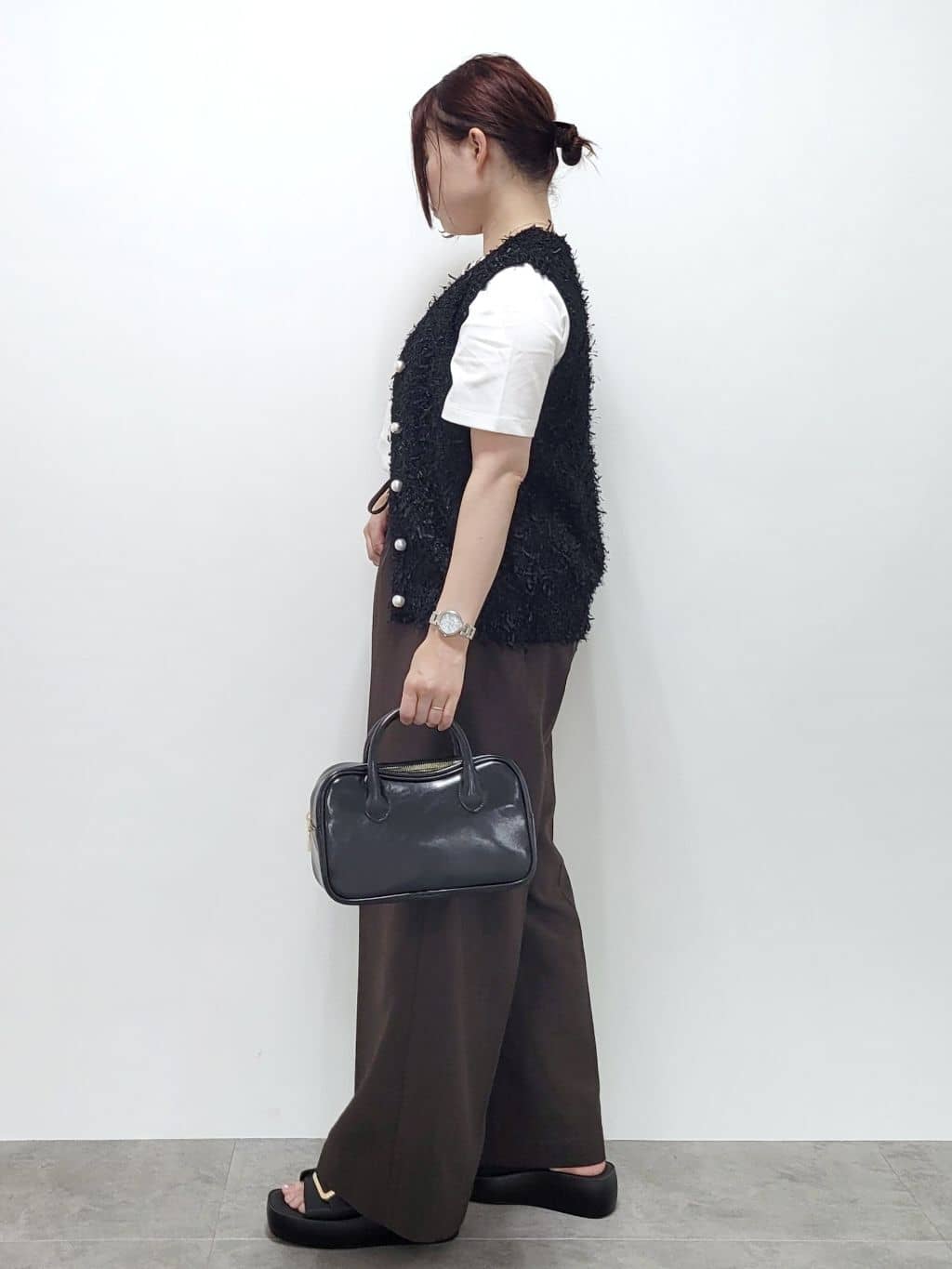 kinaさんの「index｜スパンコール刺繍ロゴTシャツ【洗濯機洗い可／接触冷感／UVケア】」を使ったコーディネート