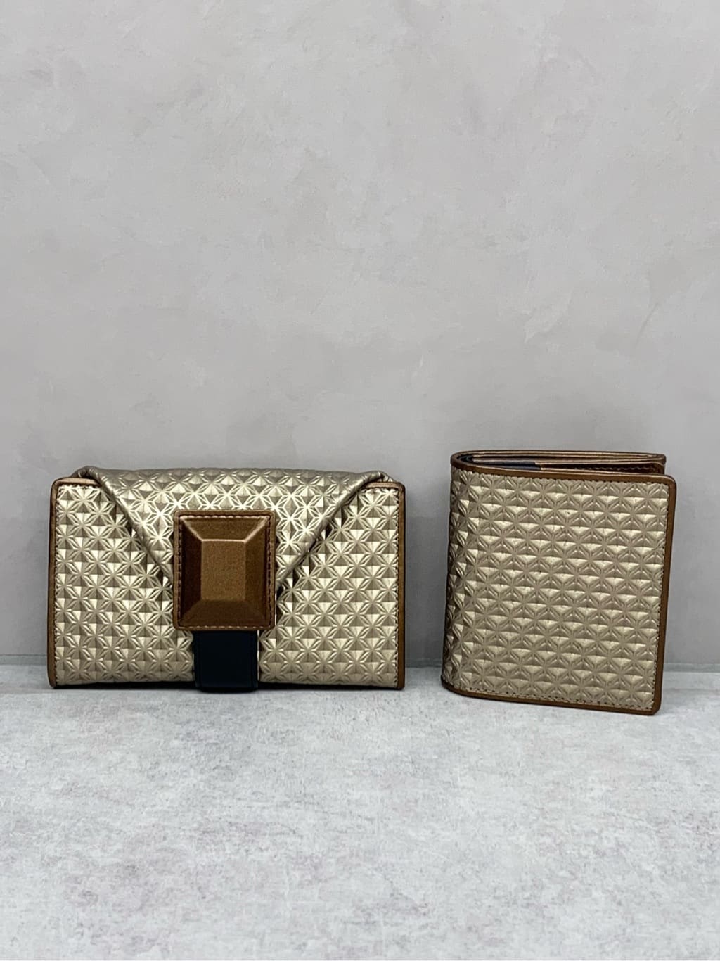 mさんの「HIROKO HAYASHI｜CARATI（カラーティ）マルチ財布」を使ったコーディネート