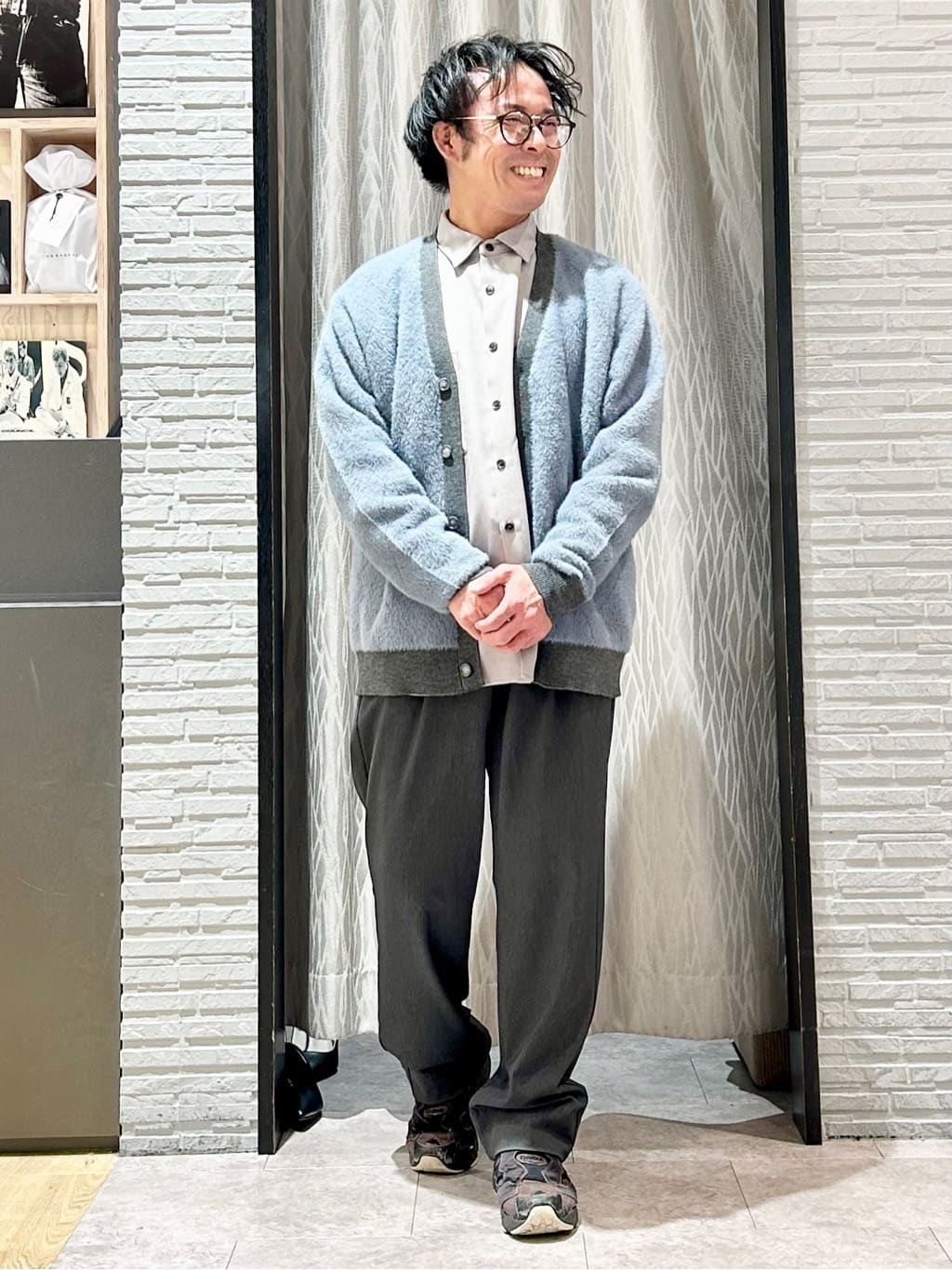 KENJI Iさんの「THE SHOP TK｜配色シャギーニットカーディガン ユニセックスでおすすめ！」を使ったコーディネート