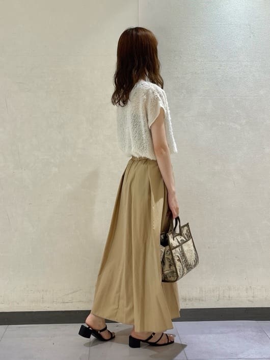 kyokaさんの「UNTITLED｜【セットアップ可/洗える】フェザーフレンチスリーブブラウス」を使ったコーディネート