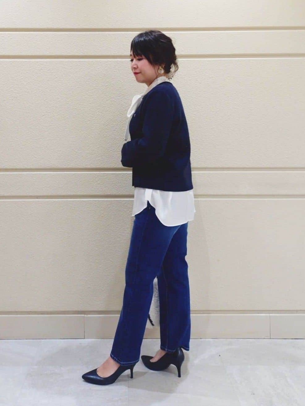 TOMOMIさんの「INDIVI｜【褒められデニム】スリムストレート デニムパンツ」を使ったコーディネート