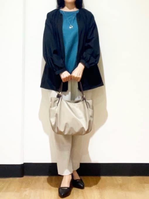 フクさんの「Reflect｜【すっきり見え！長め丈】ペプラムデザインシアーブラウス」を使ったコーディネート