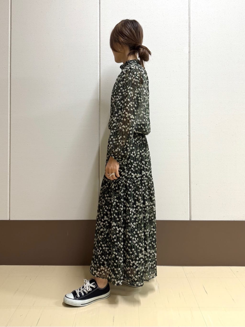 mamiさんの「INDIVI｜【秋映え柄/セットアップ可能】フラワーシフォンブラウス」を使ったコーディネート