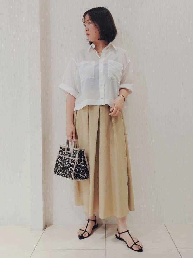 naokoさんの「UNTITLED｜【前開き/洗える】ショート丈シアーシャツ」を使ったコーディネート