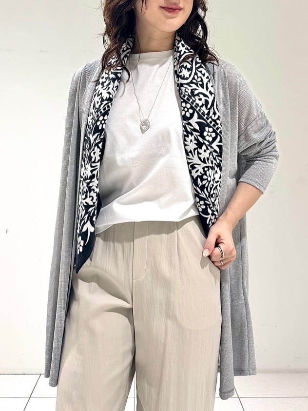 そんさんの「INDIVI｜【洗える／シアーストライプ】ロング丈着流しカーディガン」を使ったコーディネート