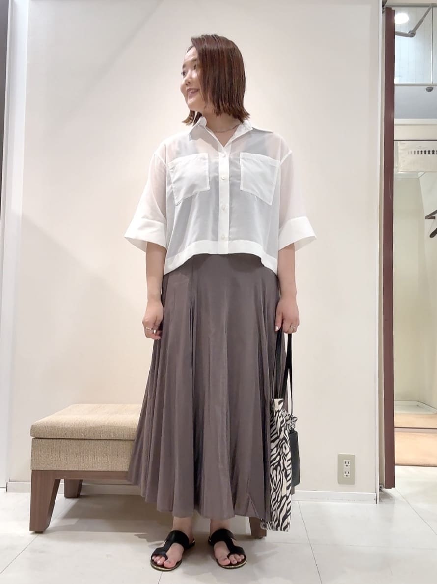 YUIさんの「UNTITLED｜【前開き/洗える】ショート丈シアーシャツ」を使ったコーディネート