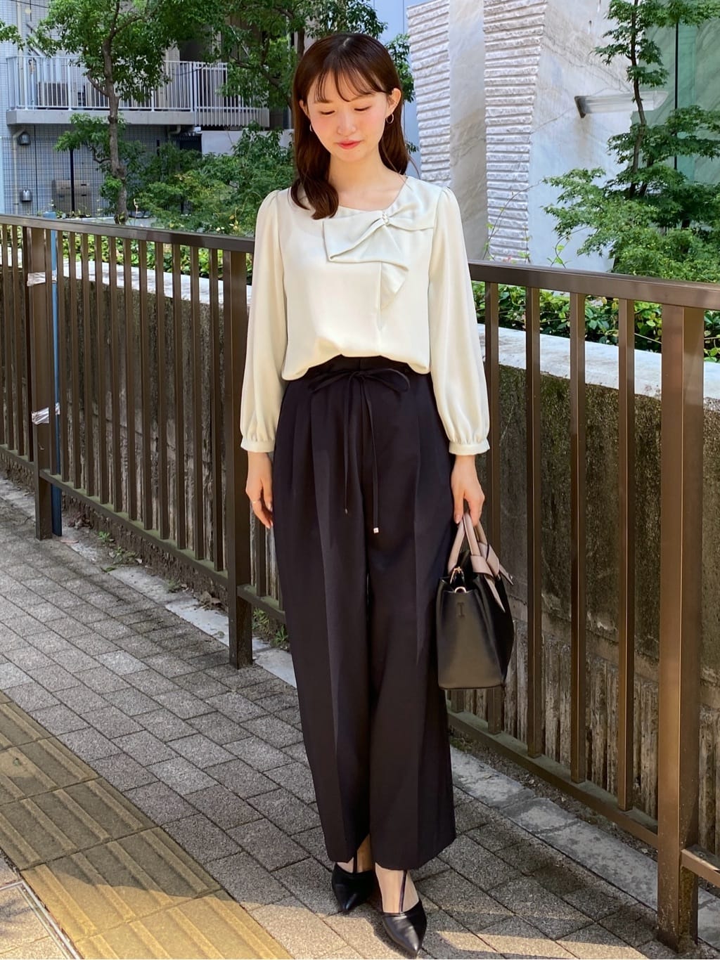 みさかさんの「index｜ストレッチ2タックワイドパンツ【洗濯機洗い可／接触冷感／吸水速乾】」を使ったコーディネート