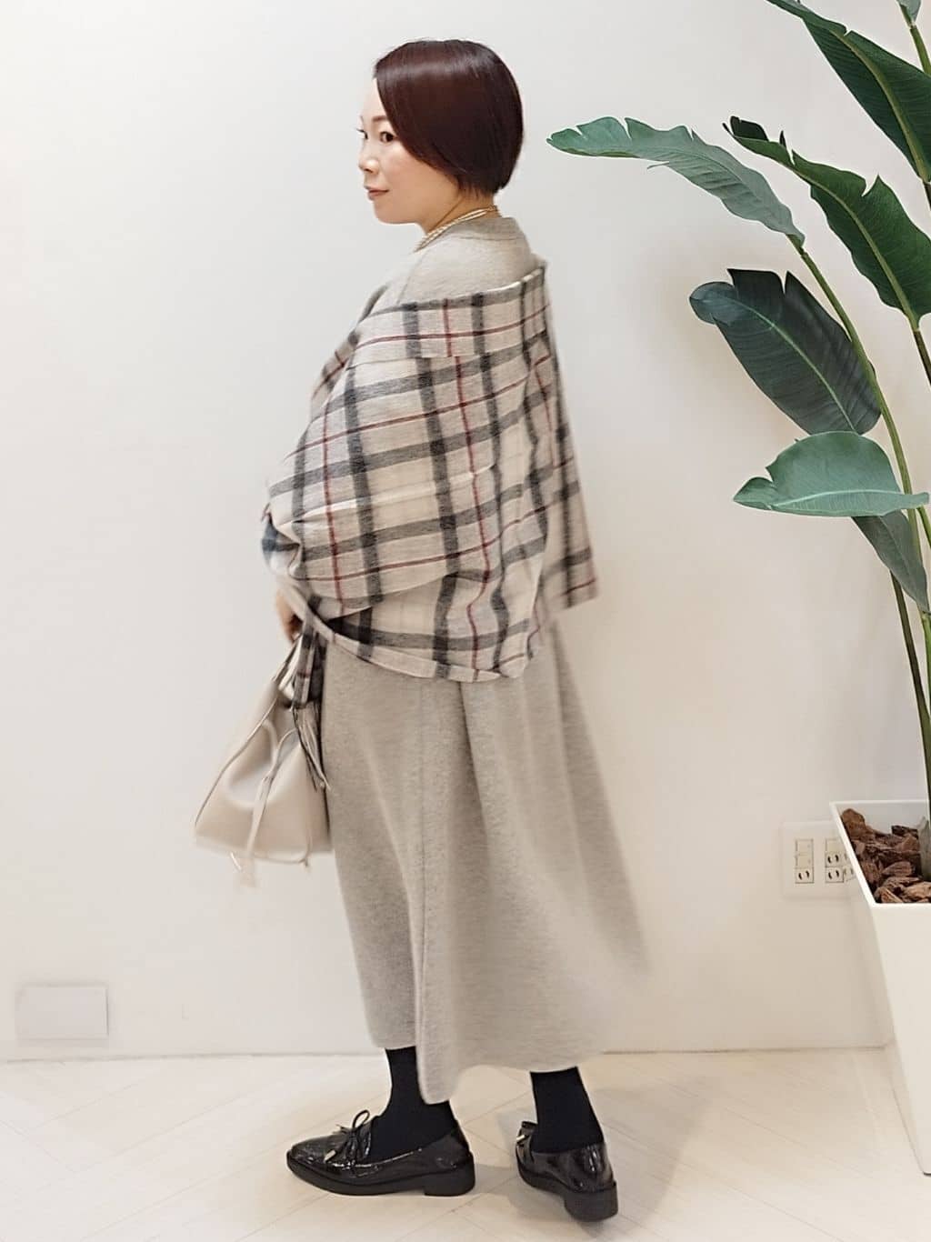 s u g iさんの「UNTITLED｜ウォッシャブルウールストール」を使ったコーディネート