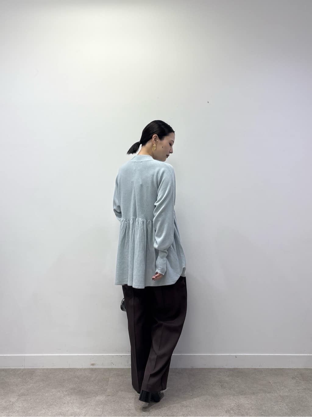 ayanoさんの「INDIVI｜【再入荷】ペプラムハイネックニット」を使ったコーディネート
