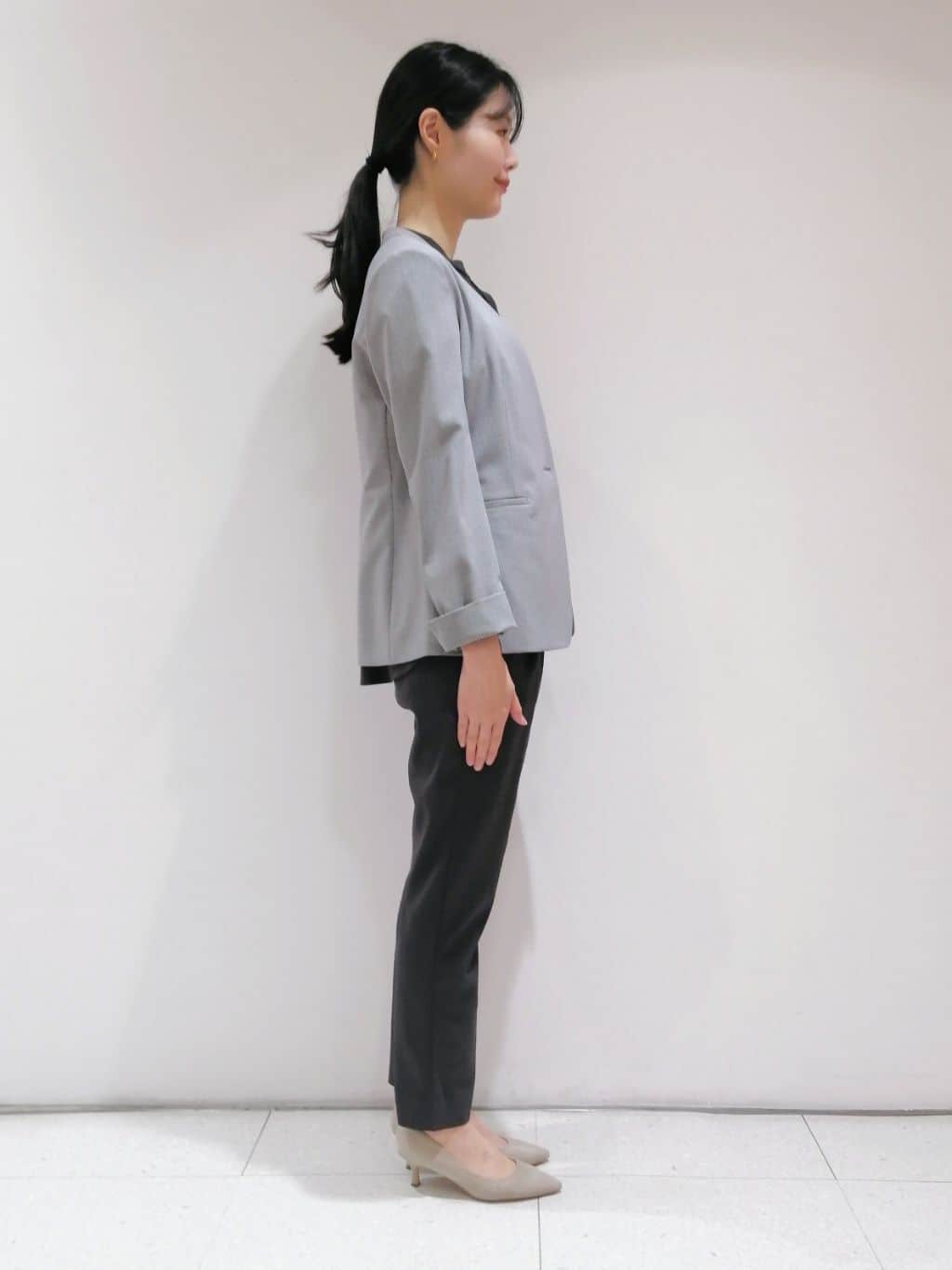 ayanoさんの「INDIVI｜【パンツ人気1位／褒められパンツ／洗える】ウエストゴムタックテーパードパンツ」を使ったコーディネート