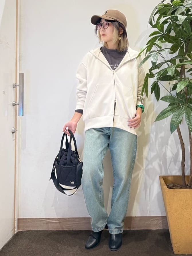 misakiさんの「SHOO･LA･RUE｜グラフィックアソート ベーシックロンT」を使ったコーディネート