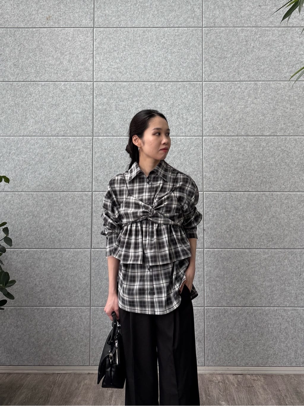 ひなさんの「INDIVI｜オンブレチェックビスチェ」を使ったコーディネート