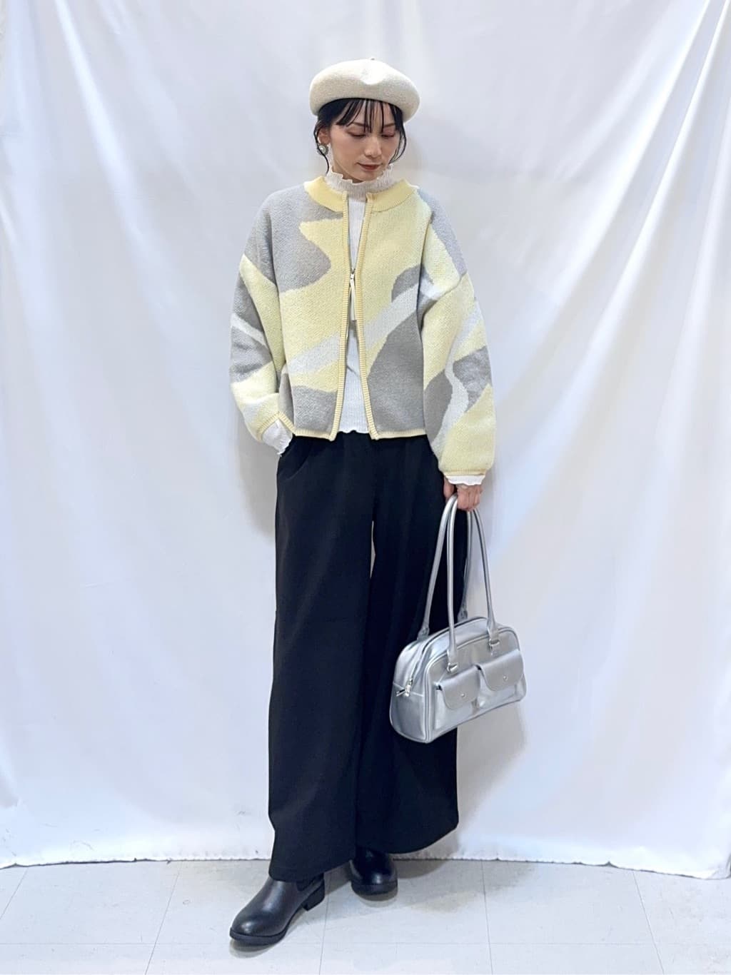 𝐇𝐢𝐫𝐨𝐦𝐢さんの「SHOO･LA･RUE｜【選べる4柄】ダブルZIPで着こなし色々 柄カーディガン」を使ったコーディネート