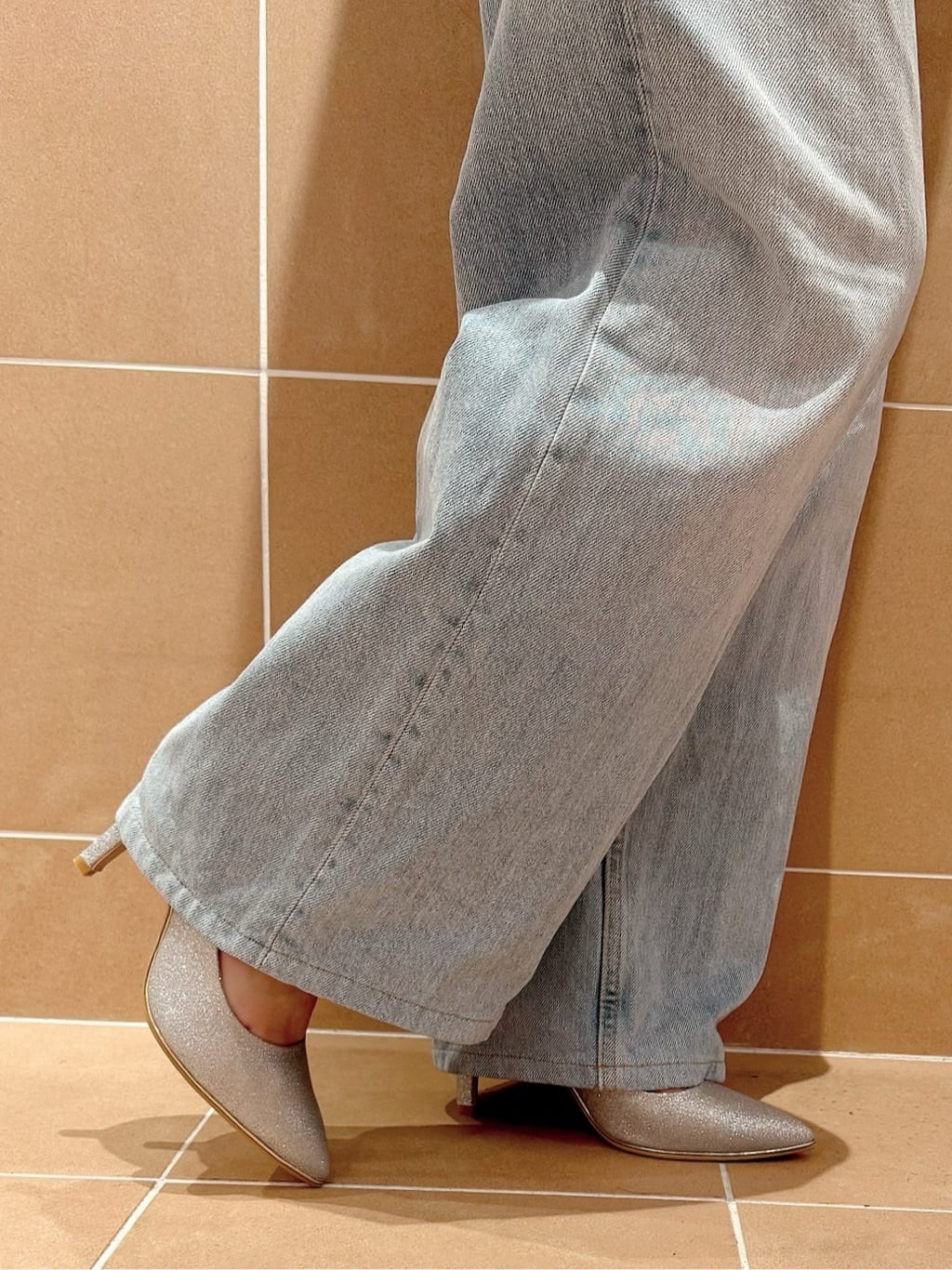 MIRINAさんの「ESPERANZA｜【12時間パンプス】約8.5?／ラメ素材　歩きやすくて疲れにくい」を使ったコーディネート