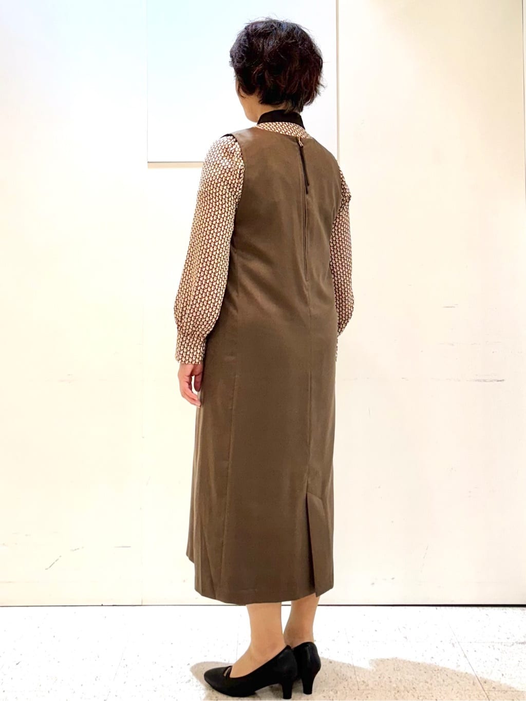 ヤスコさんの「Reflect｜【すっきりシルエット】スエードライクジャンパースカ―ト」を使ったコーディネート