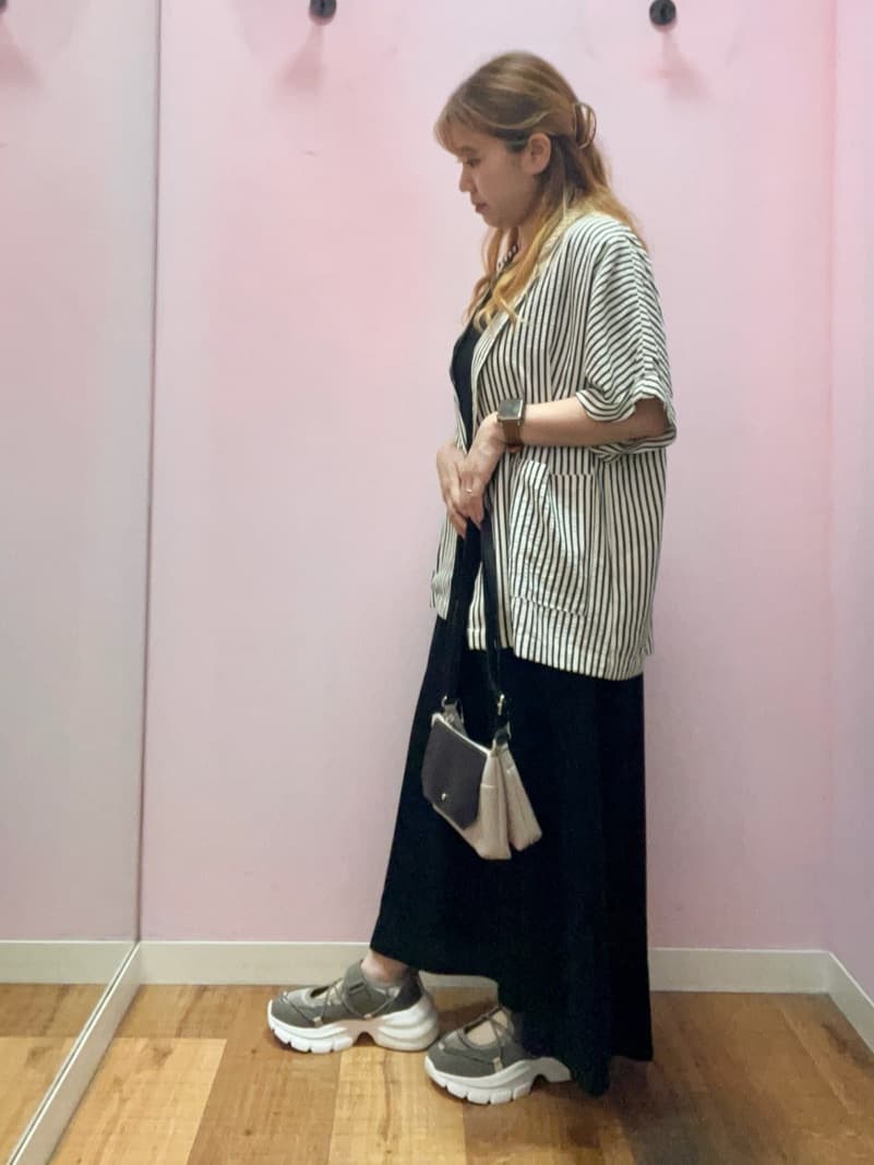 mさんの「SHOO･LA･RUE｜【S-LL/ひんやり】切替ラインですっきりと 1枚で着られるロングワンピース」を使ったコーディネート