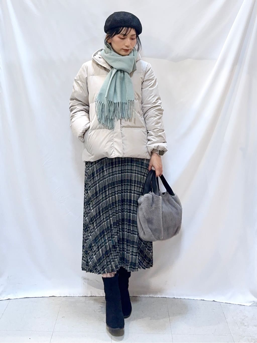 𝐇𝐢𝐫𝐨𝐦𝐢さんの「SHOO･LA･RUE｜【S-LL】きらっと華やぐ　大人のスパンコールニット」を使ったコーディネート