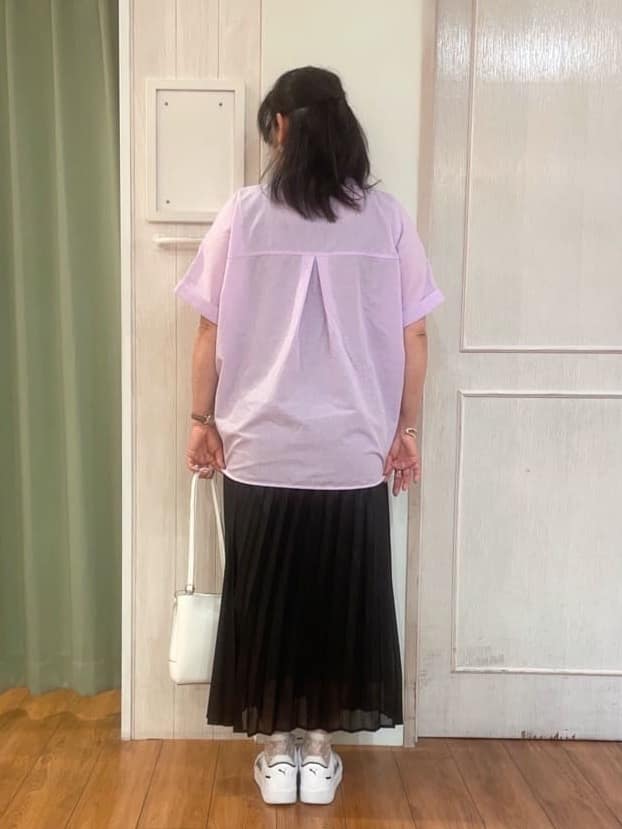 ke-yさんの「SHOO･LA･RUE｜◆【高レビュー/洗える/UV/吸水速乾】洗濯後しわになりにくいリネンブレンドドルマンシャツ」を使ったコーディネート