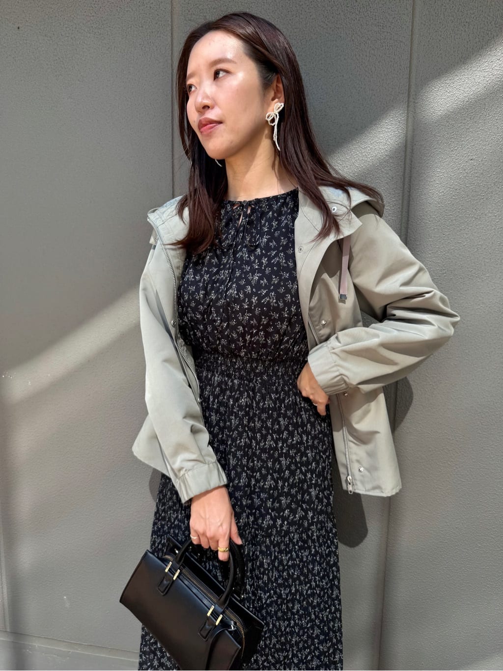 teiさんの「Couture brooch｜【一枚で着映える・花柄・通勤】前後2WAYシフォン楊柳小花ワンピース」を使ったコーディネート
