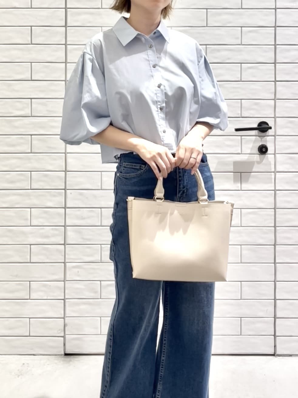 しおりさんの「OPAQUE.CLIP｜バルーンスリーブシャツ【洗濯機洗い可】」を使ったコーディネート