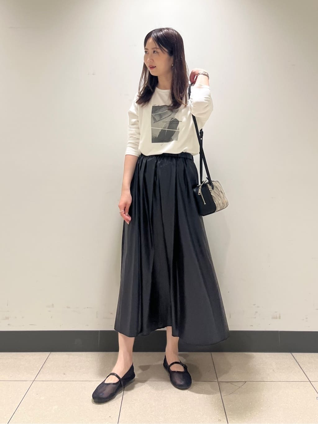 shokoさんの「INDIVI｜【UVケア】プリントフォトロングTシャツ」を使ったコーディネート