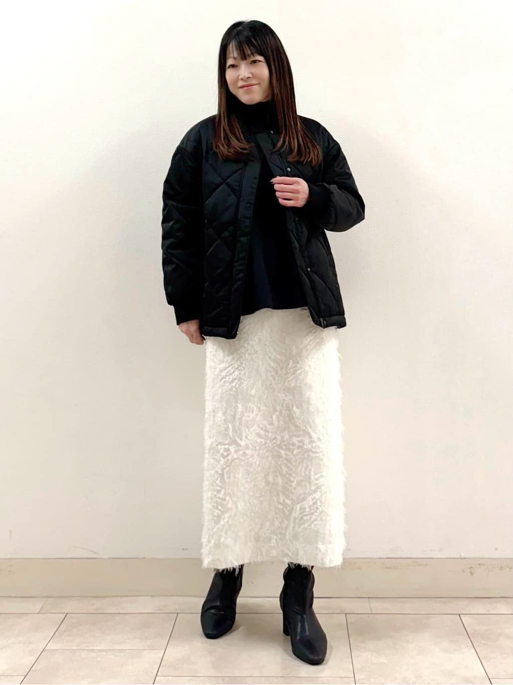 Wakaさんの「INDIVI｜◆【スタイルUP】フリンジ調ジャカード ストレートラインスカート」を使ったコーディネート