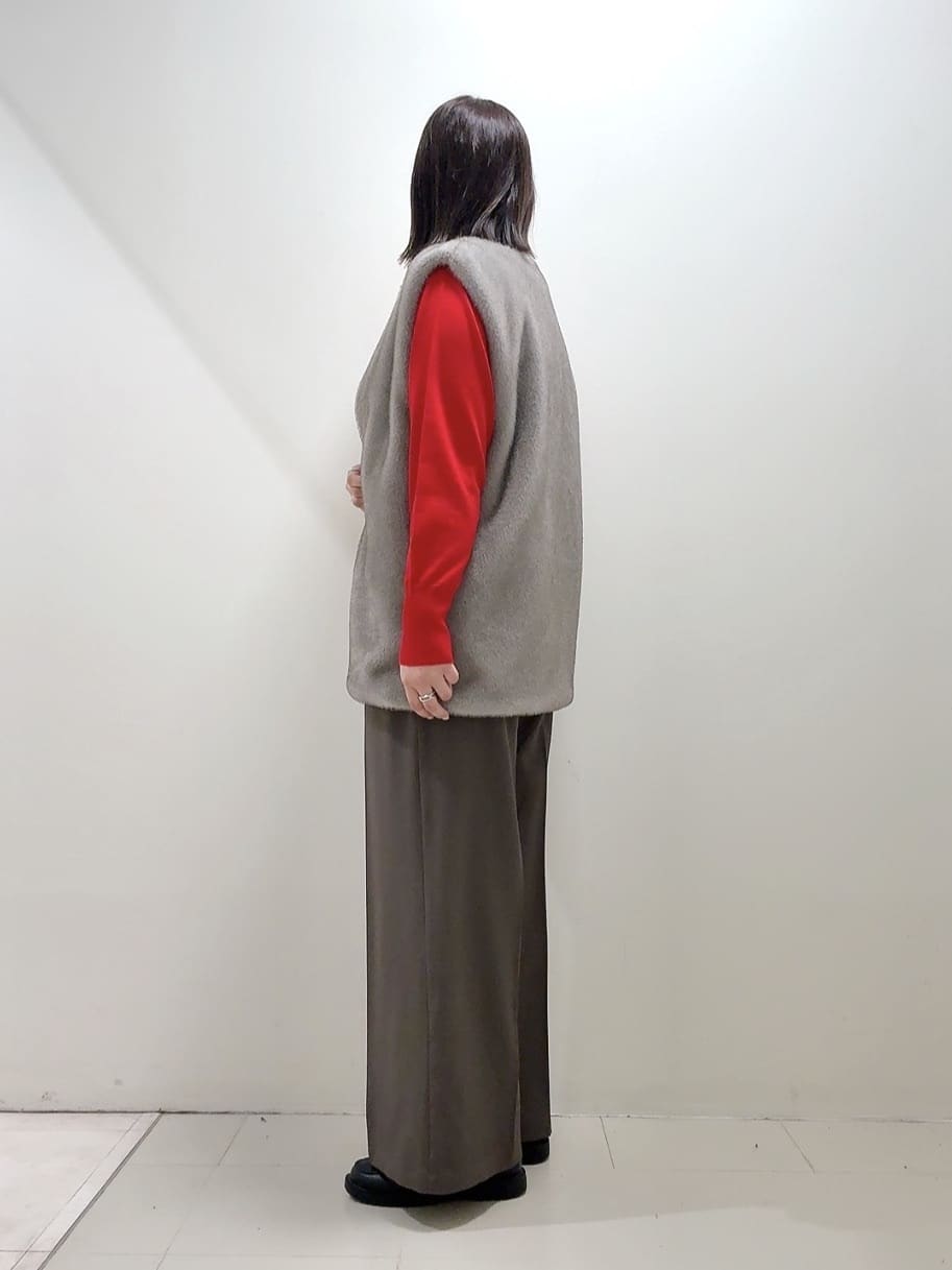 YUIさんの「UNTITLED｜【トレンド/ジレ】フェイクファーベスト」を使ったコーディネート