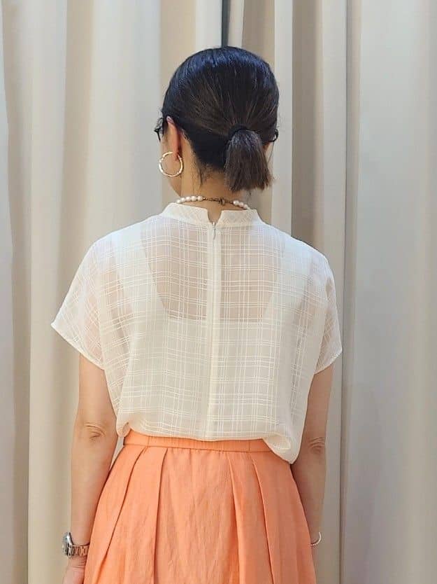 MUTSUKOさんの「UNTITLED｜【シアー】チェックスタンドネックブラウス」を使ったコーディネート