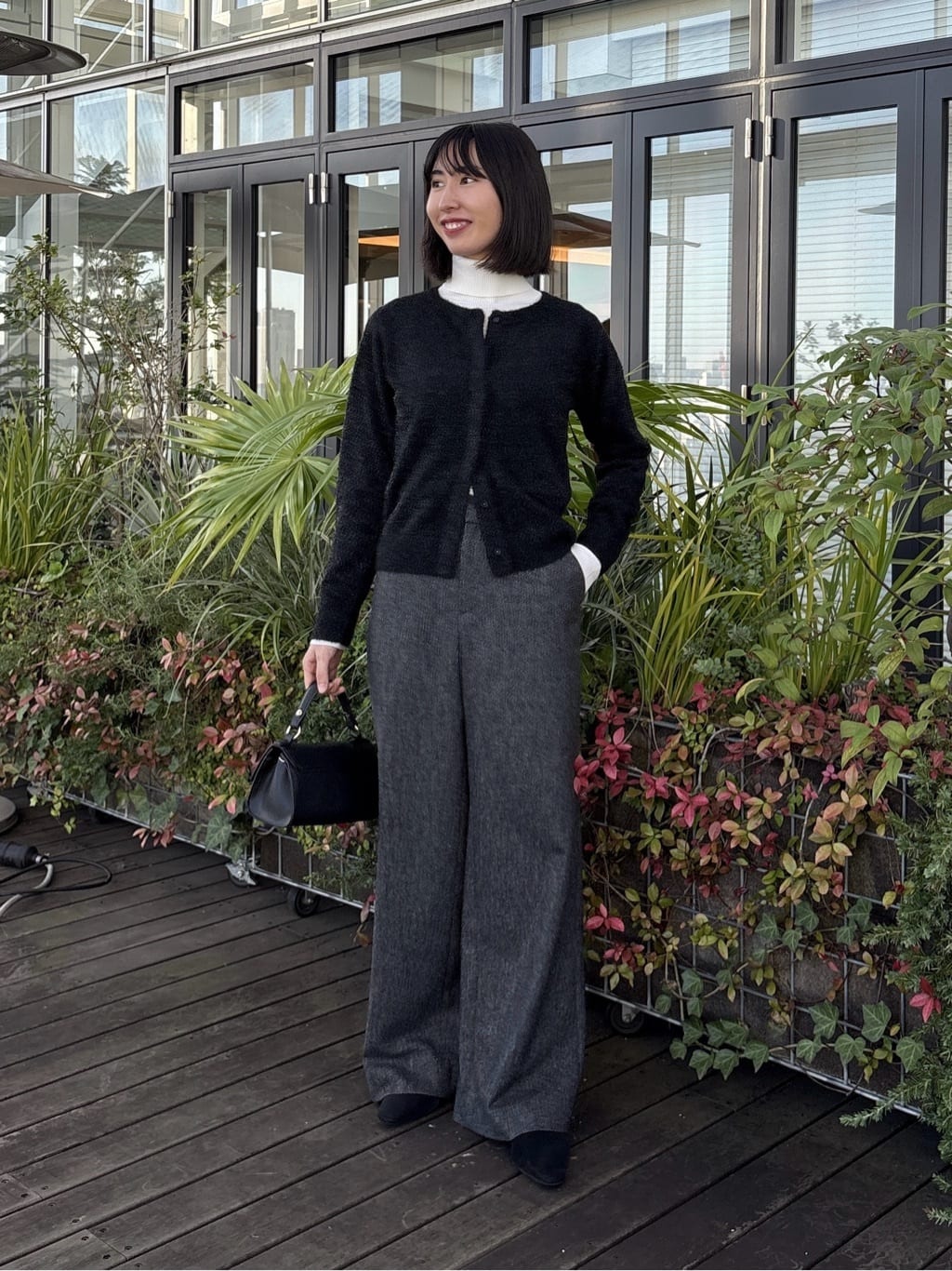Yoshimiさんの「INDIVI｜【褒められパンツ／ウール混】ウォームウール ワイドパンツ」を使ったコーディネート