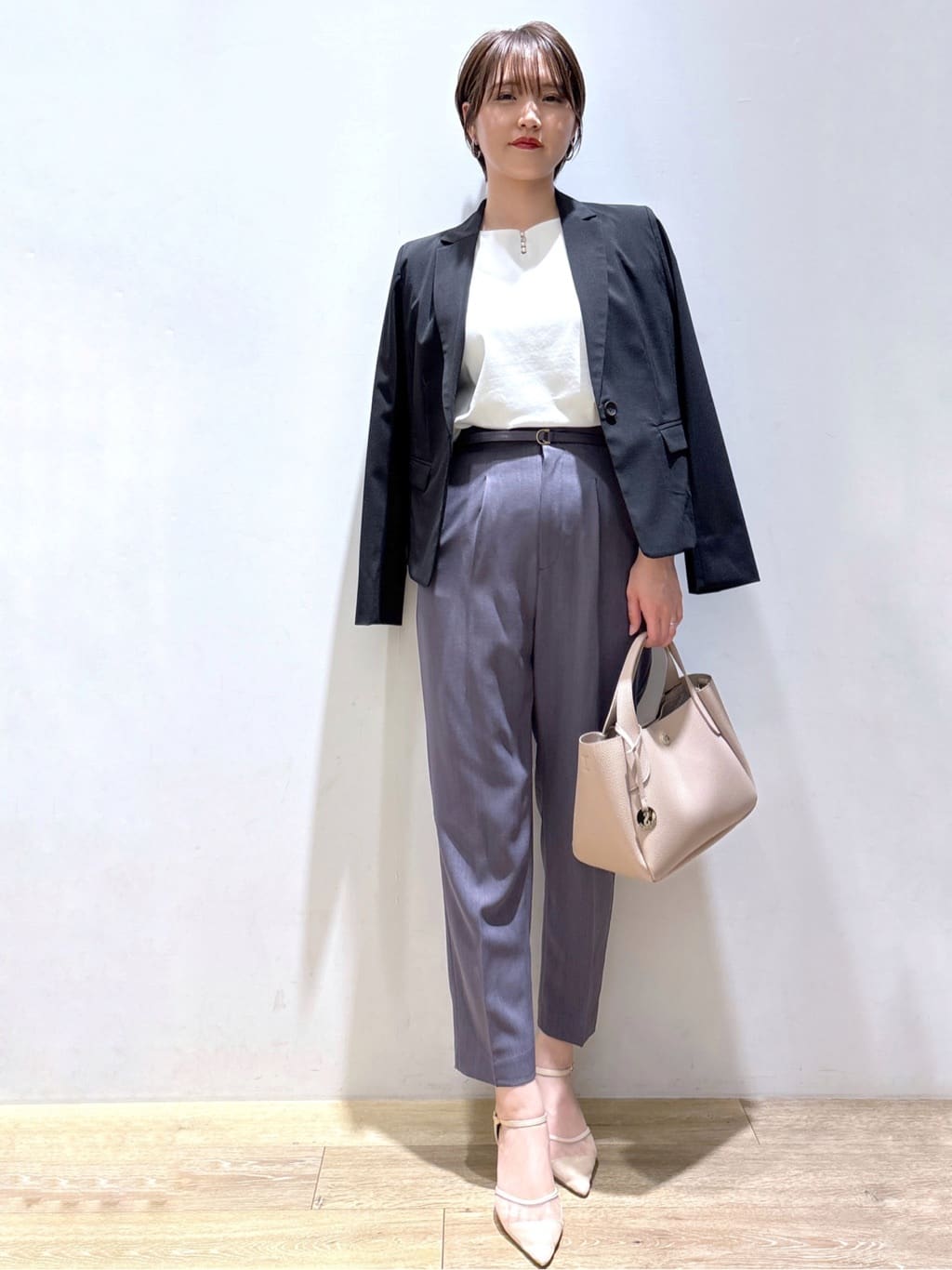 mizukiさんの「index｜ストレッチテーパードパンツ【洗濯機洗い可／吸水速乾／防シワ】」を使ったコーディネート