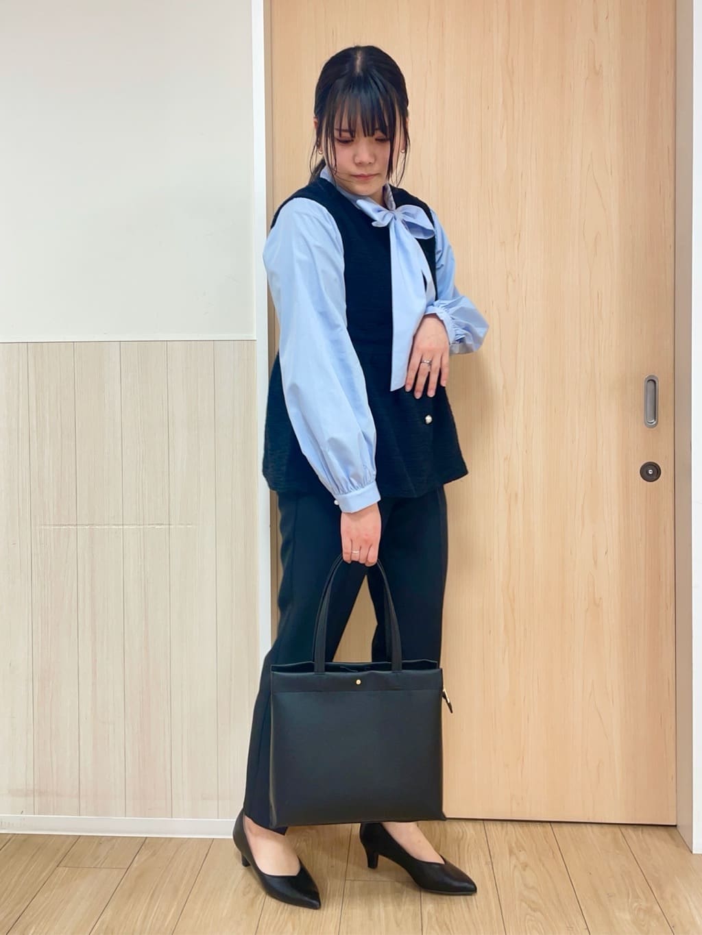 nanaseさんの「SHOO･LA･RUE｜◆【SS-3L/洗える/通勤・セレモニーにも】しなやかな身のこなしが叶う ストレッチテーパードパンツ」を使ったコーディネート