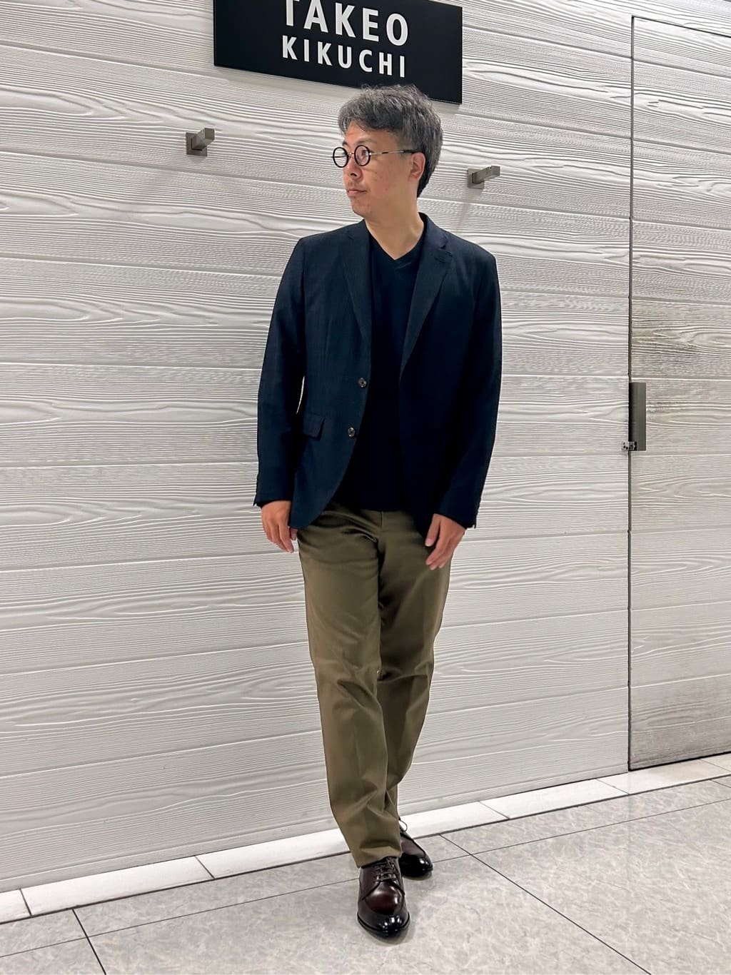 すーさんの「TAKEO KIKUCHI｜【オフィスカジュアル対応】ドレス チノパンツ」を使ったコーディネート