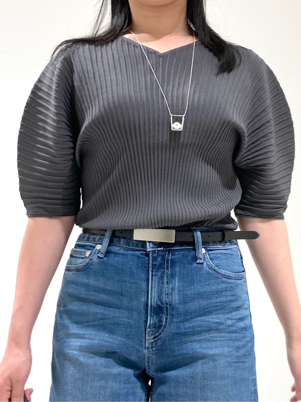 momokoさんの「INDIVI｜【二の腕カバー／スタイルアップ】ドライタッチストレッチニット」を使ったコーディネート