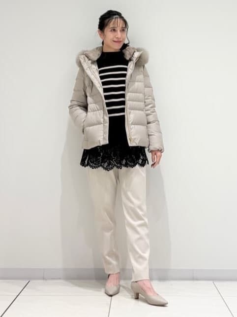 kayoさんの「INDIVI｜【名品／撥水／抗菌防臭】ショート丈リサイクルダウンコート」を使ったコーディネート