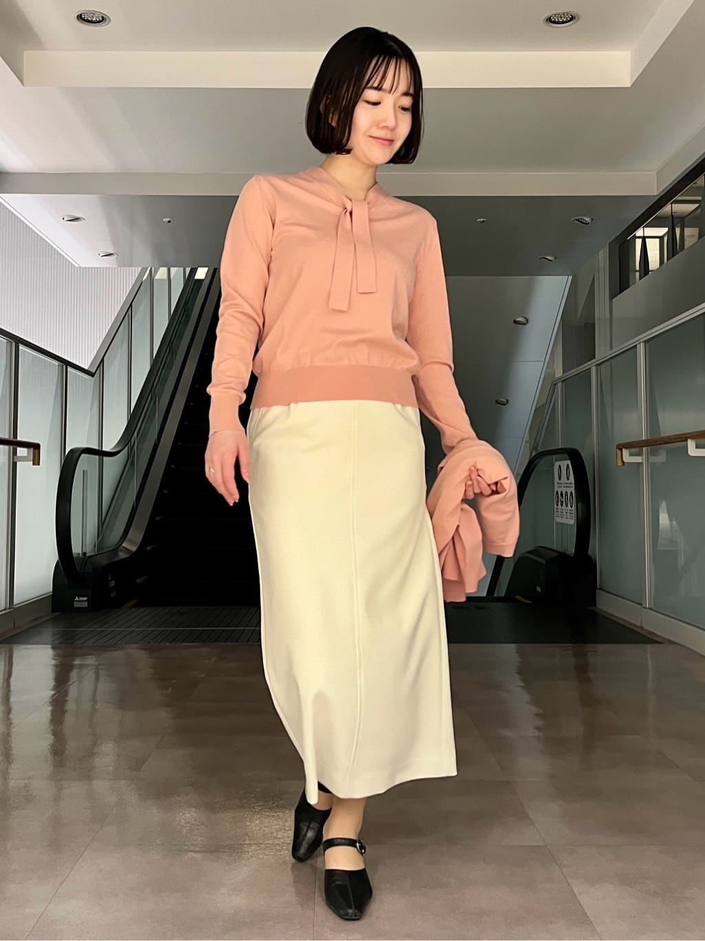 ちりんさんの「UNTITLED｜◆【アンサンブル可能】ボウタイ 配色プルオーバーニット」を使ったコーディネート