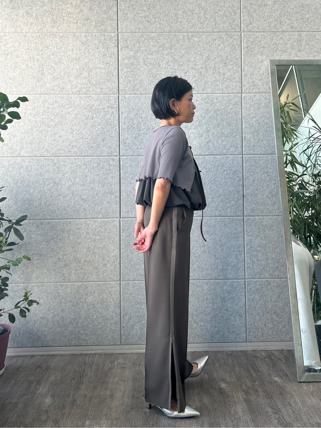 yukoさんの「CODE A｜line zip trousers」を使ったコーディネート