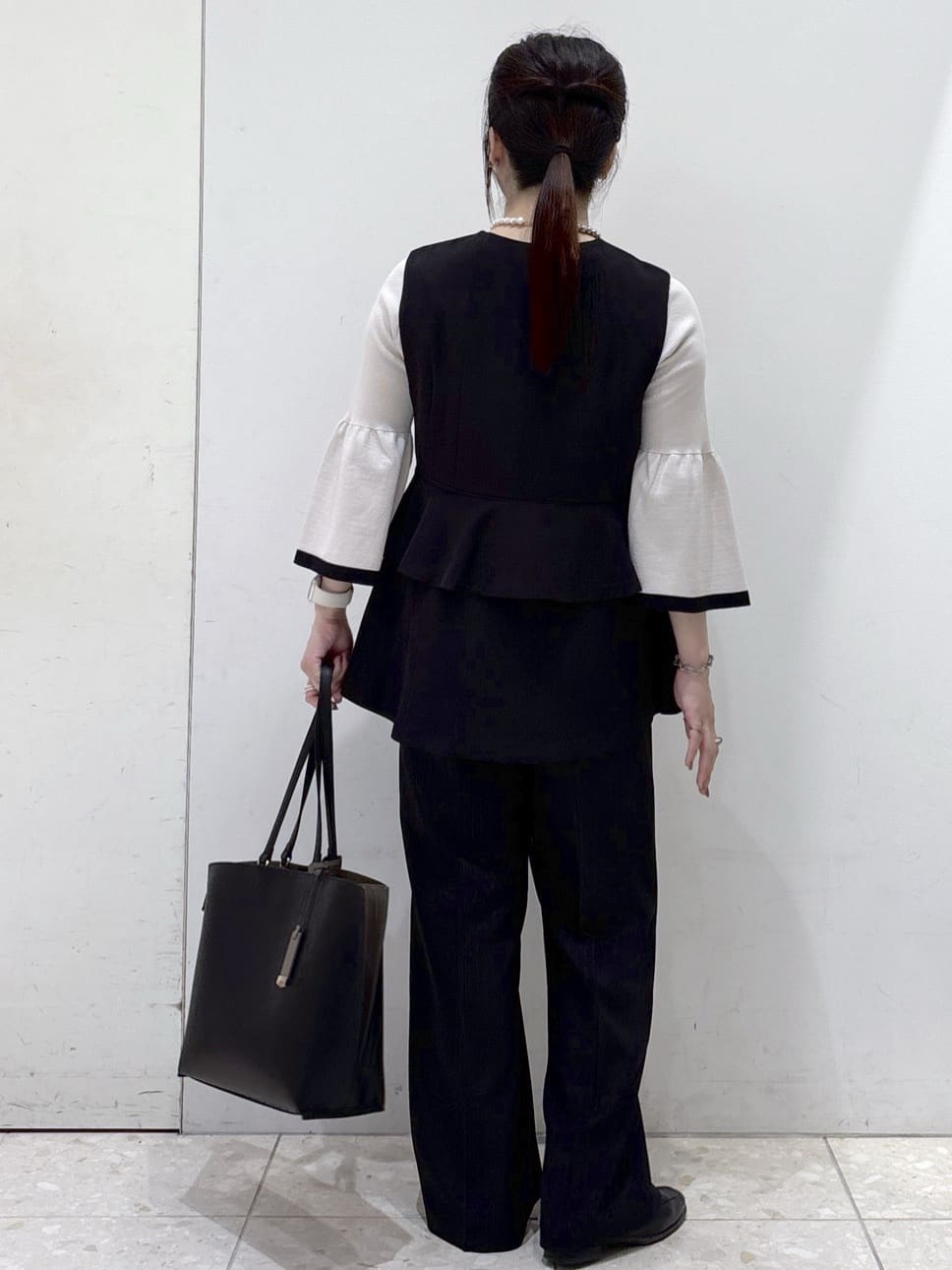 mameさんの「OPAQUE.CLIP｜フリルペプラムジレ／セットアップ対応可【洗濯機洗い可】」を使ったコーディネート
